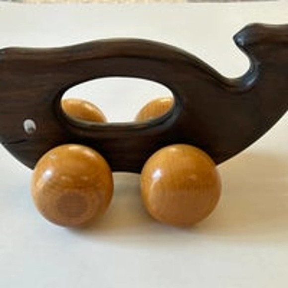 Vintage Wooden Whale Pusher Toy Rolling Wheels Googly Eyes Massager - Picture 2 of 8